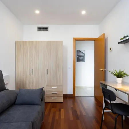 Live Cruz Tower Apartment