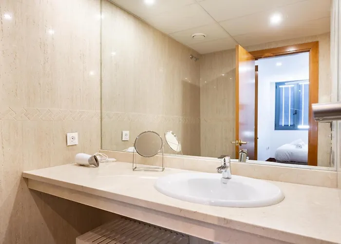 Live Cruz Tower Apartment *